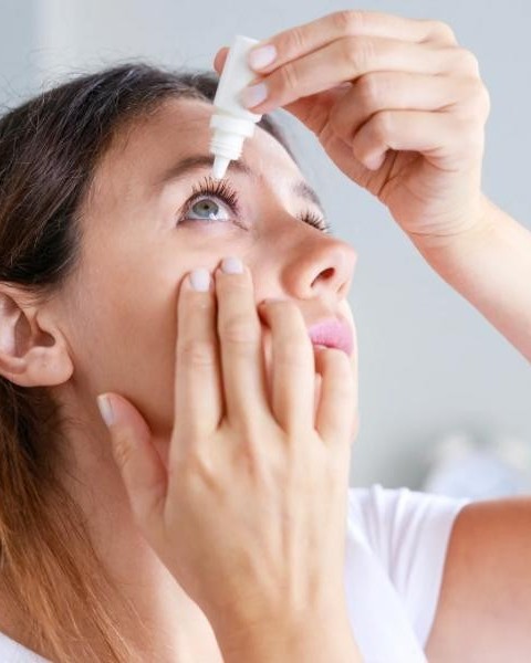 Occhi secchi la sera: cosa fare? Guida pratica e prodotti consigliati