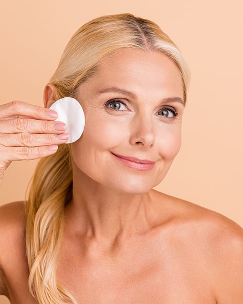 Cura del viso, prodotti antietà, make-up